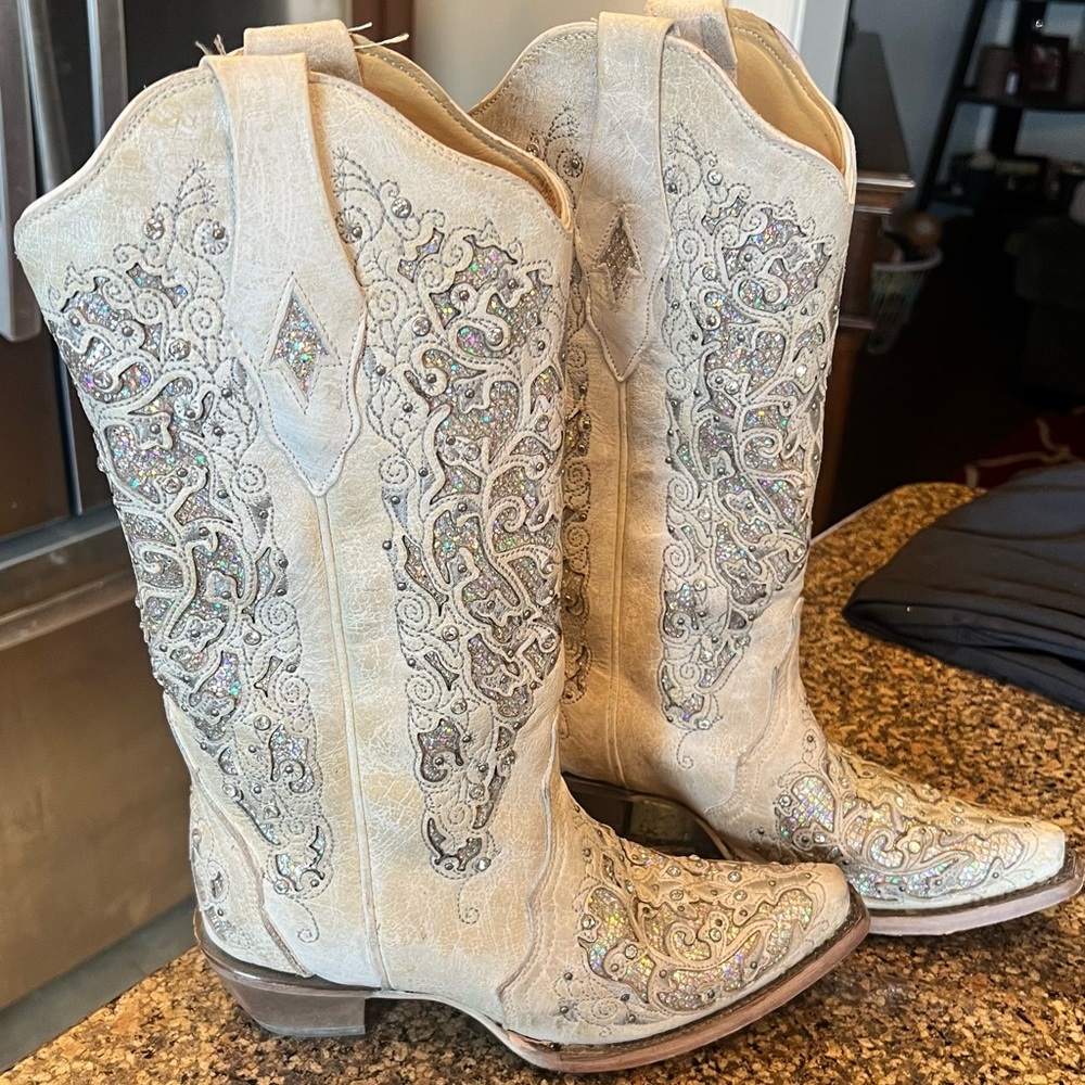 Corral women’s white glitter inlay western boots